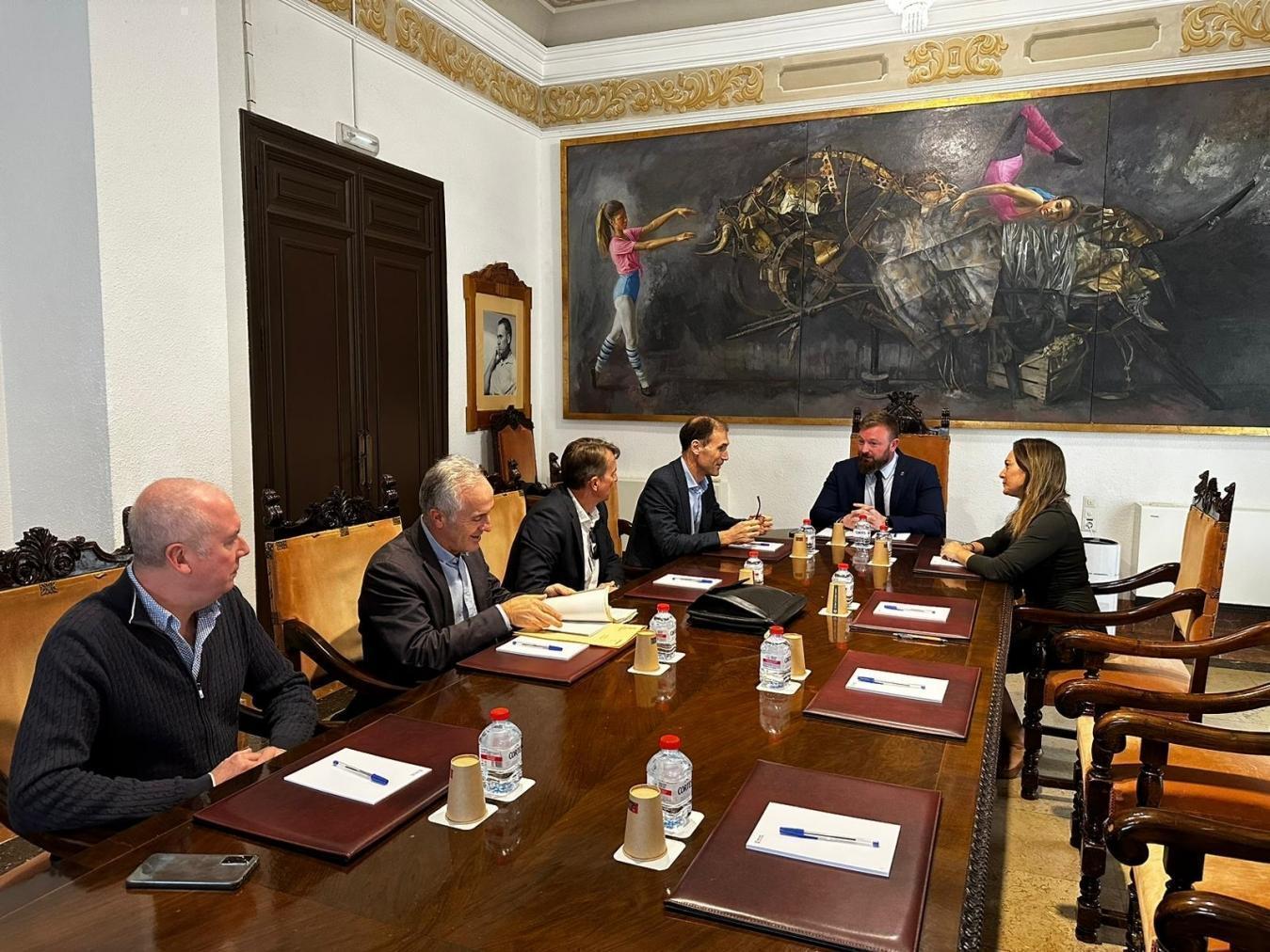 La Diputación de Castellón traza vías de colaboración con el Consell para “proyectar el músculo deportivo de nuestra provincia”
