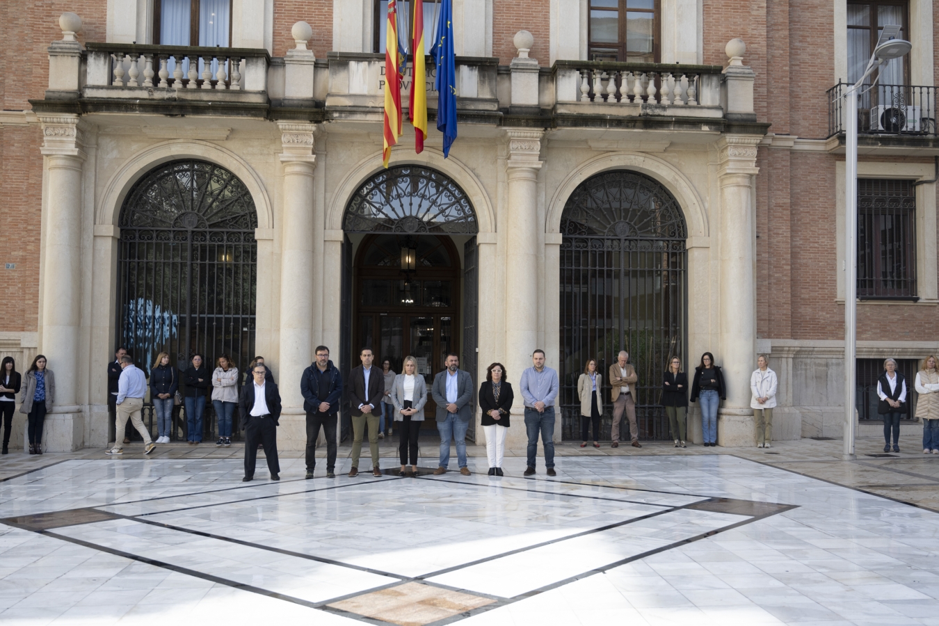 La Diputación de Castellón guarda cinco minutos de silencio por las víctimas de la DANA